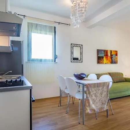 Apartment Karlo *